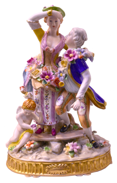 289_unidos-por-una-guirnalda_figura-de-porcelana_32x23x15_dsc6266
