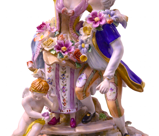 289_unidos-por-una-guirnalda_figura-de-porcelana_32x23x15_dsc6266